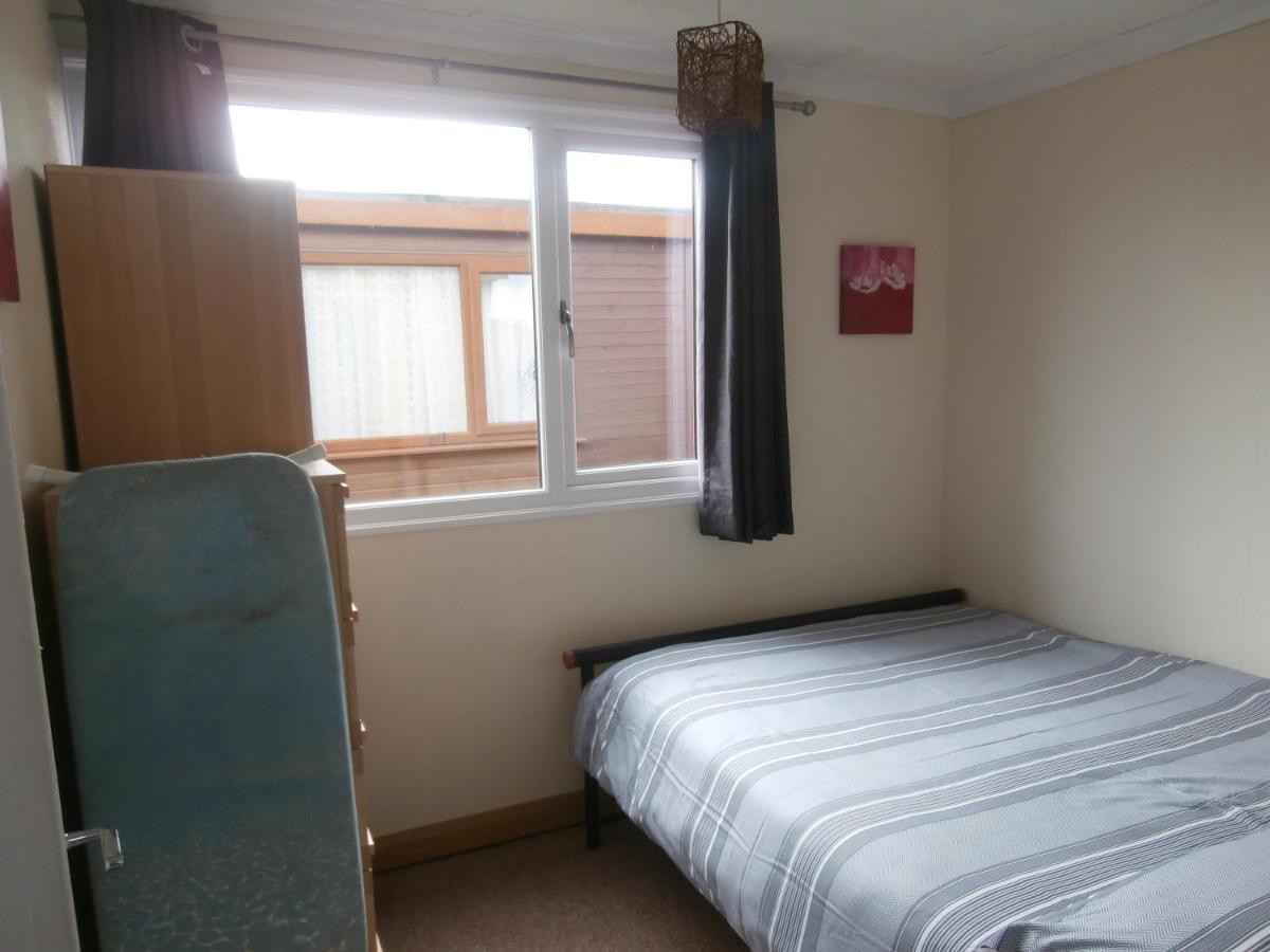 Inviting 2-bed In Chalet